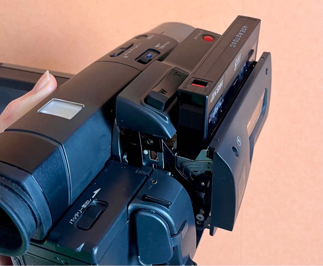 SONY CCD-TRV90 Hi8ビデオカメラセット＋ビデオテープ2つ付き