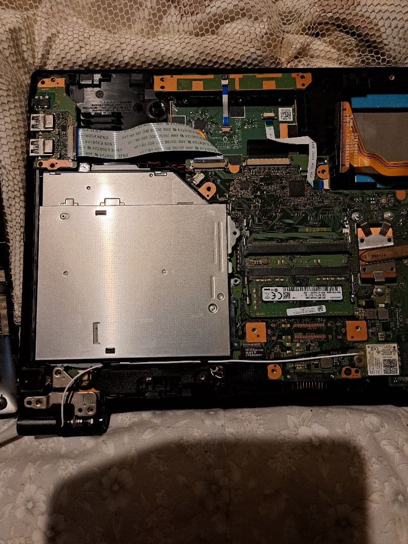 Dynabook. AZ35/FB HDD無し