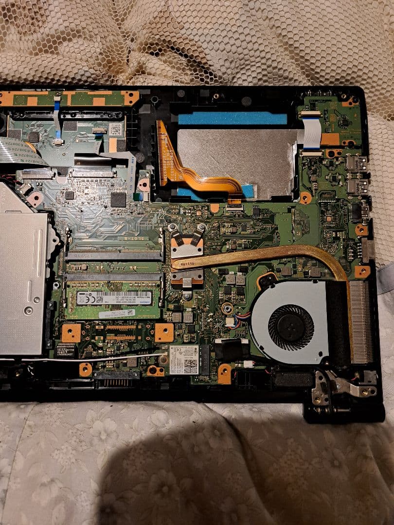 Dynabook. AZ35/FB HDD無し