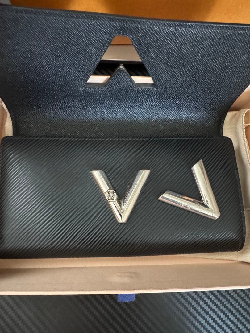 LOUIS VUITTON Vロゴ 長財布 箱付き　ジャンク