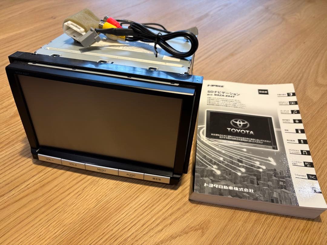 トヨタ純正ナビ　NSZA-X64T　地図2023年春　プリウスα外し　おまけ付き