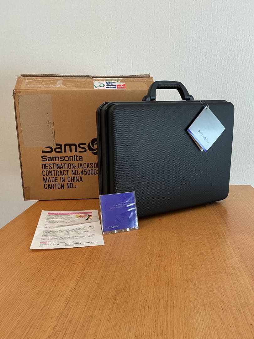 ☆新品未使用　サムソナイト　アタッシュケース　送料無料！