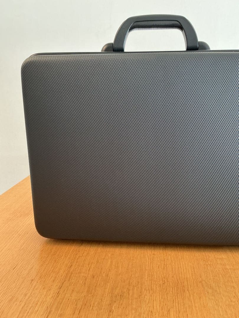 ☆新品未使用　サムソナイト　アタッシュケース　送料無料！
