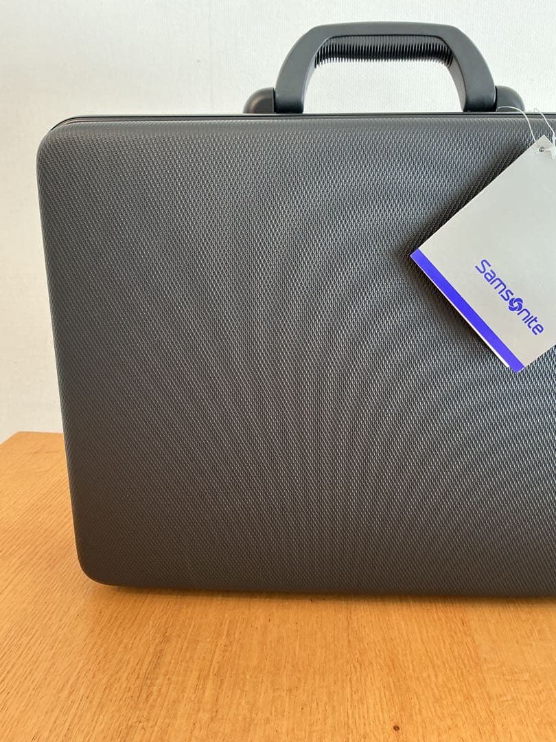 ☆新品未使用　サムソナイト　アタッシュケース　送料無料！