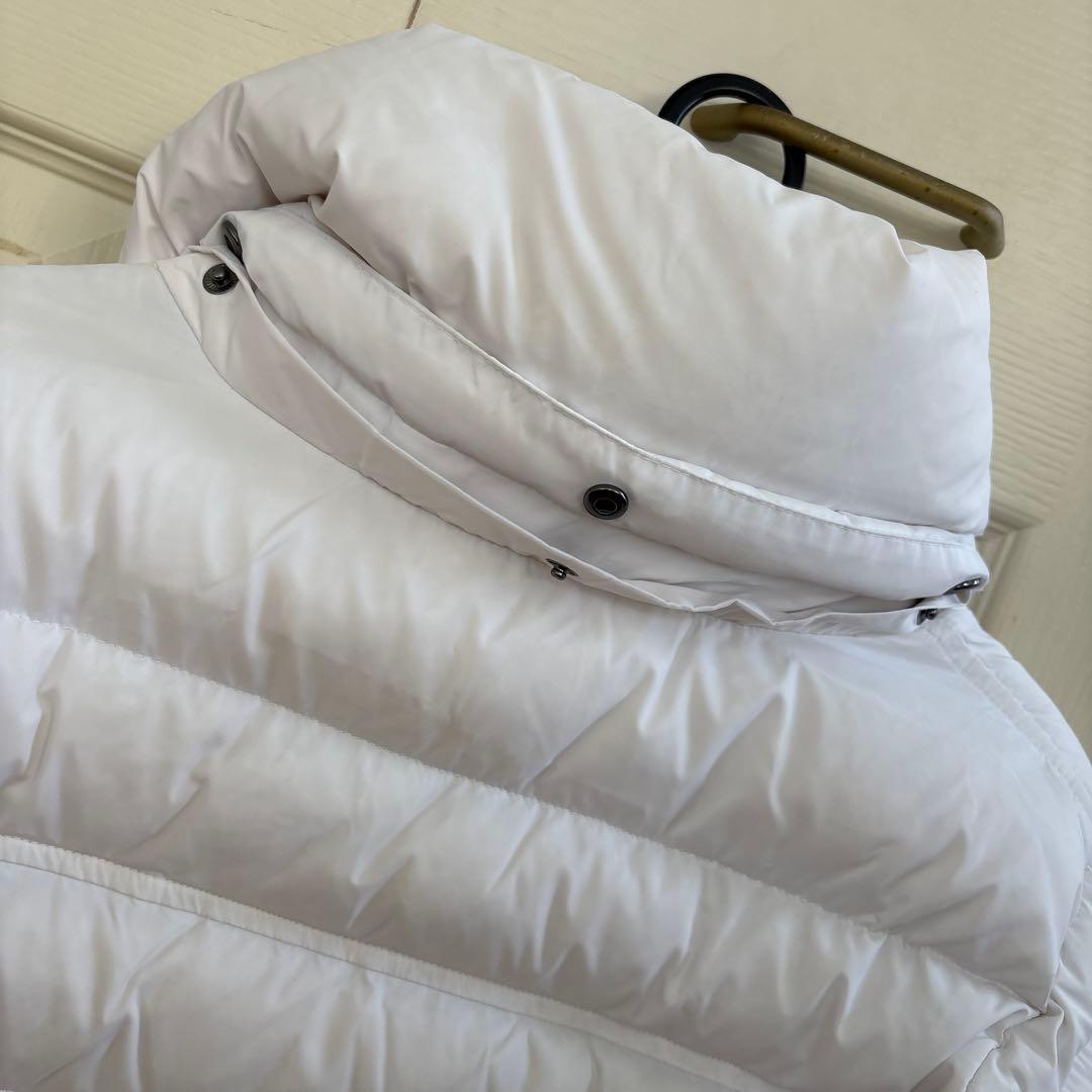   ホワイトダウンジャケット