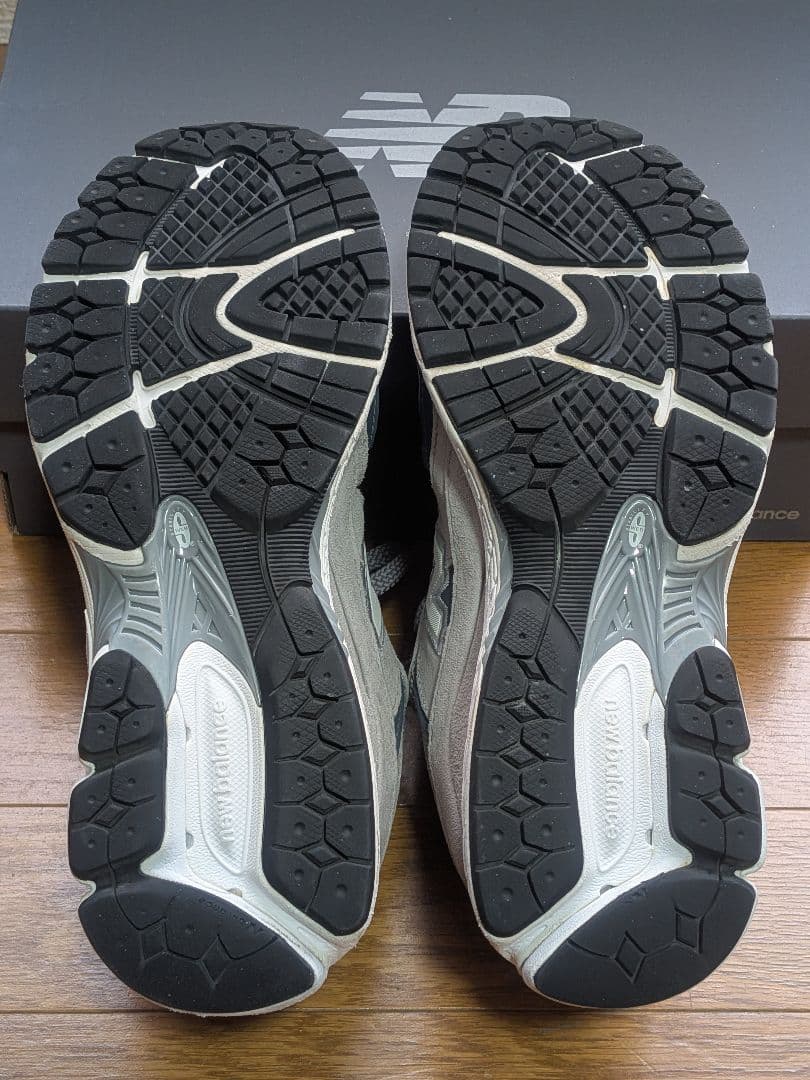 靴 New Balance 2002R M2002RST