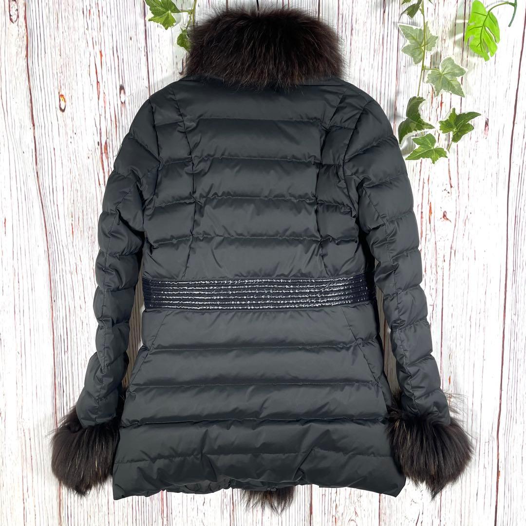 【人気】タトラスダウンジャケットダウンコート　黒　ファー　ラクーン　ロゴRライン