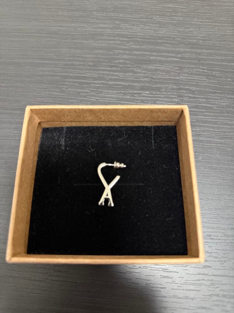 ami paris ピアス　片耳　シルバー　ハートロゴ