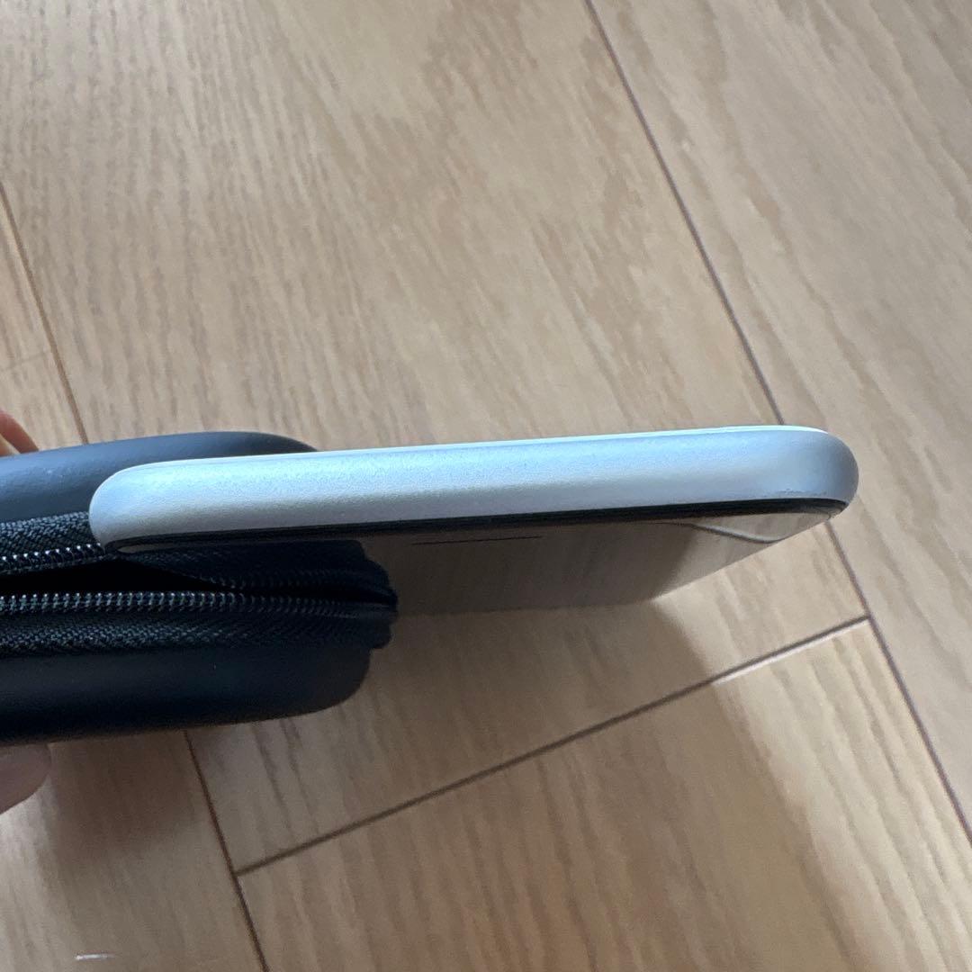 iPhon SE2 第二世代 ホワイト64GB ケース&充電ケーブル付き