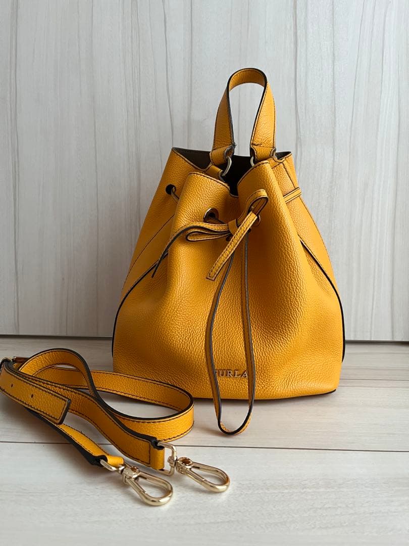 FURLA イエロー バケツバッグ
