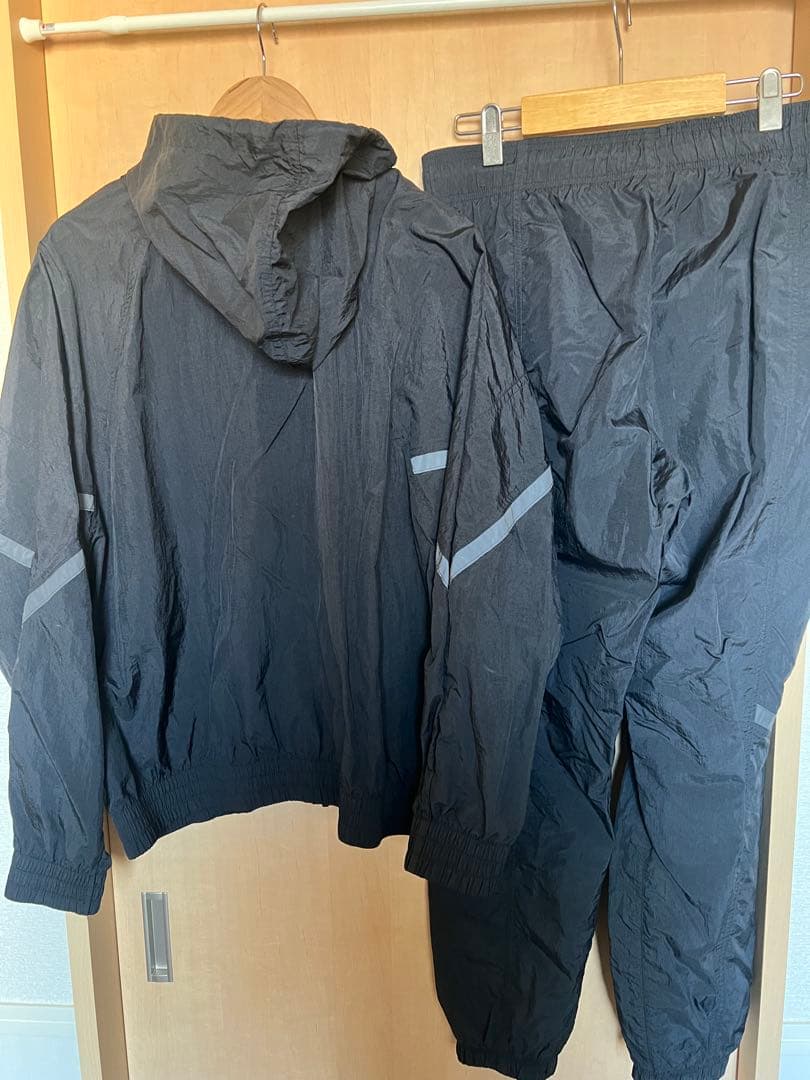 かにかまNike 筆記体ロゴ　上のみ