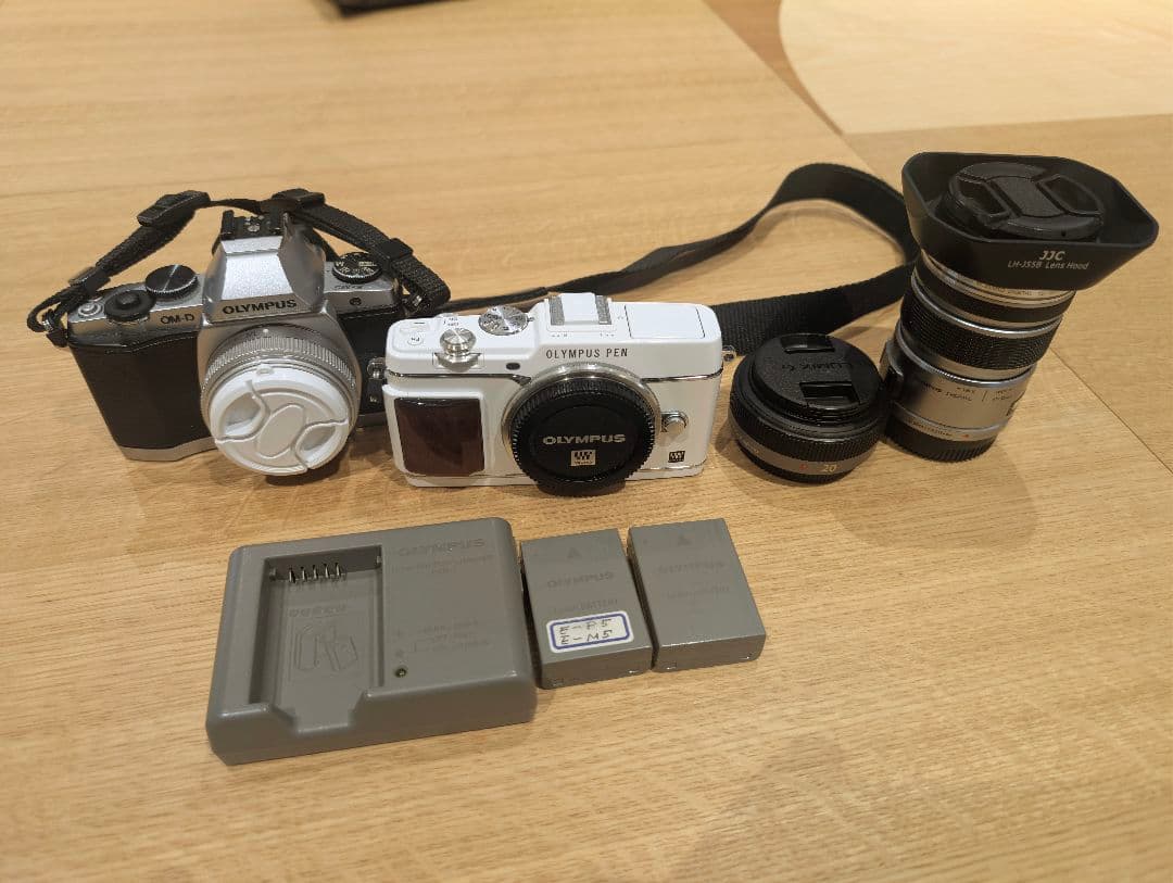 Olympus OM-D E-M5と PEN E-P5