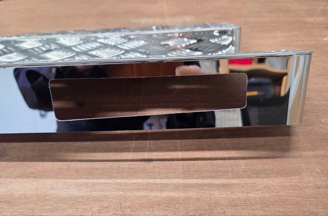 ピ*ん様 17スーパーグレート　サイドステップアルミ縞板×鏡面ステンボルトナット