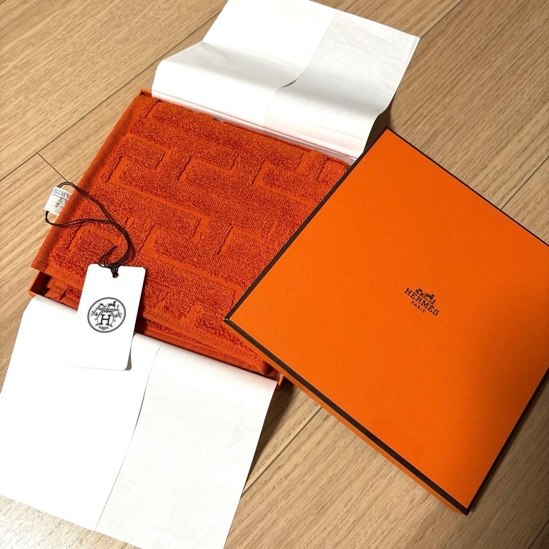 Hermès エルメス　オレンジ タオルハンカチ