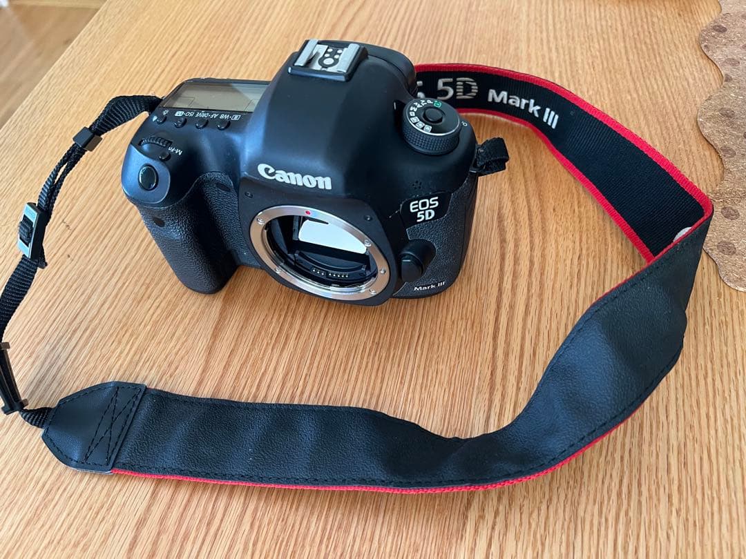Canon EOS 5D Mark III 本体（バッテリー・CFカード付）