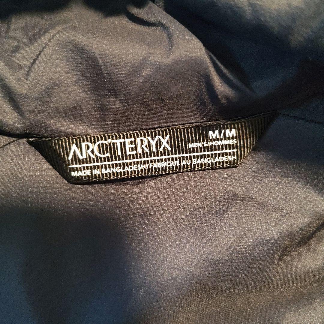 アークテリクス　アトムフーディ　Mサイズ　ブラックサファイア