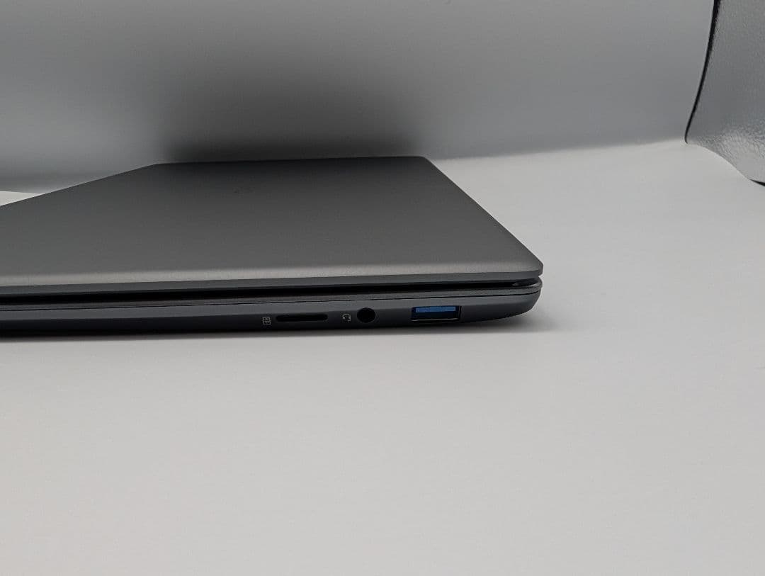 CHUWI CoreBook i3 ノートPC