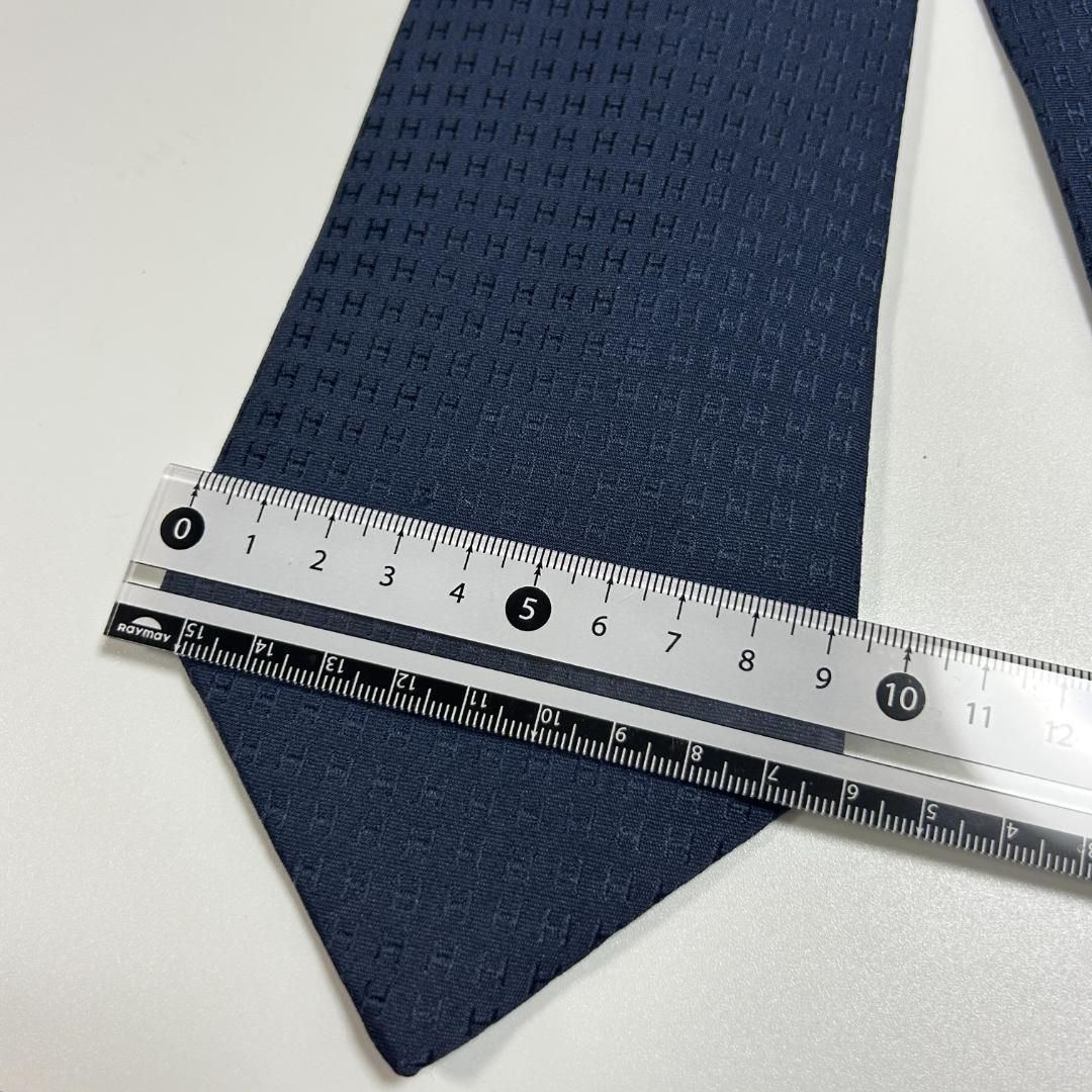 美品 エルメス ネクタイ ファソネ　ネイビー　シルク ネイビー 総柄 ビジネス