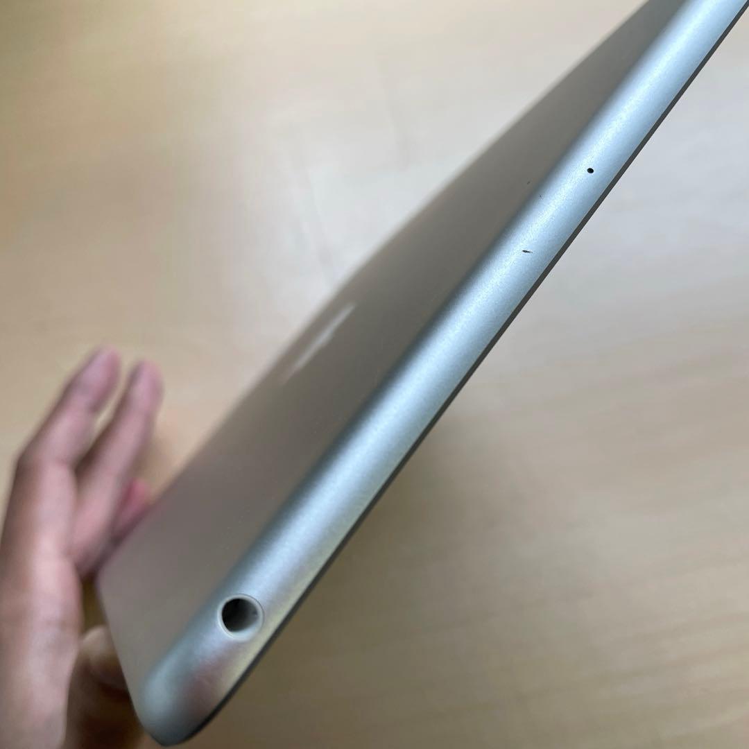 iPad 第6世代　A1893　Wi-Fiモデル　シルバー　32GB 美品　#2