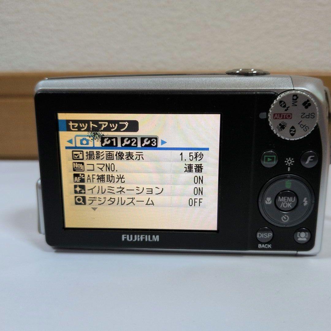 Fujifilm FinePix F40fd シルバー 8.3メガピクセル