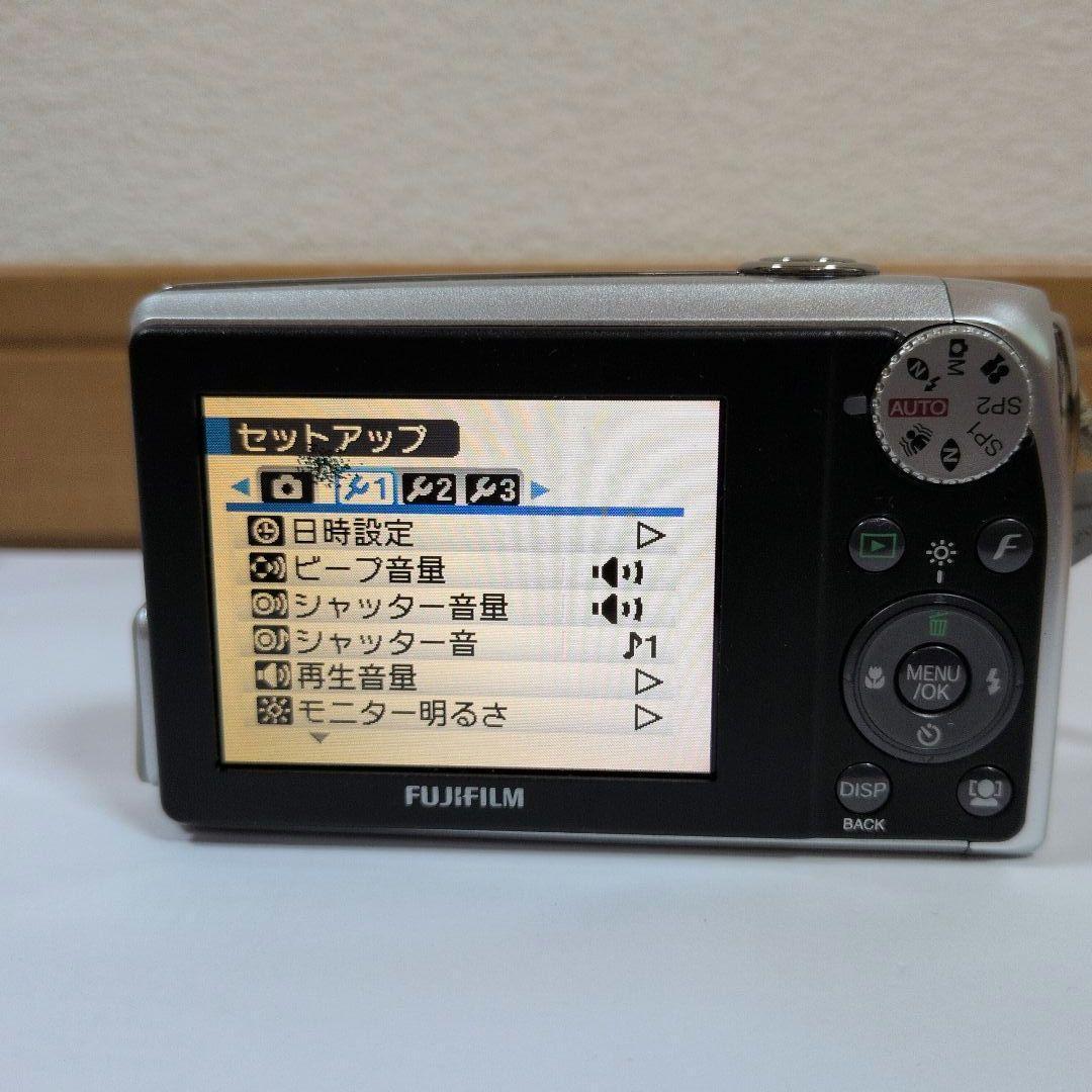 Fujifilm FinePix F40fd シルバー 8.3メガピクセル