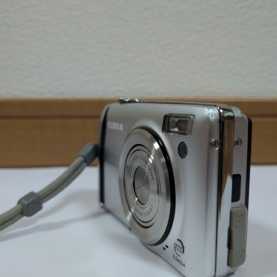 Fujifilm FinePix F40fd シルバー 8.3メガピクセル