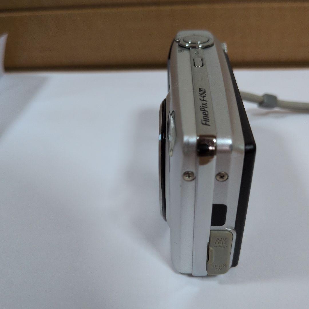 Fujifilm FinePix F40fd シルバー 8.3メガピクセル