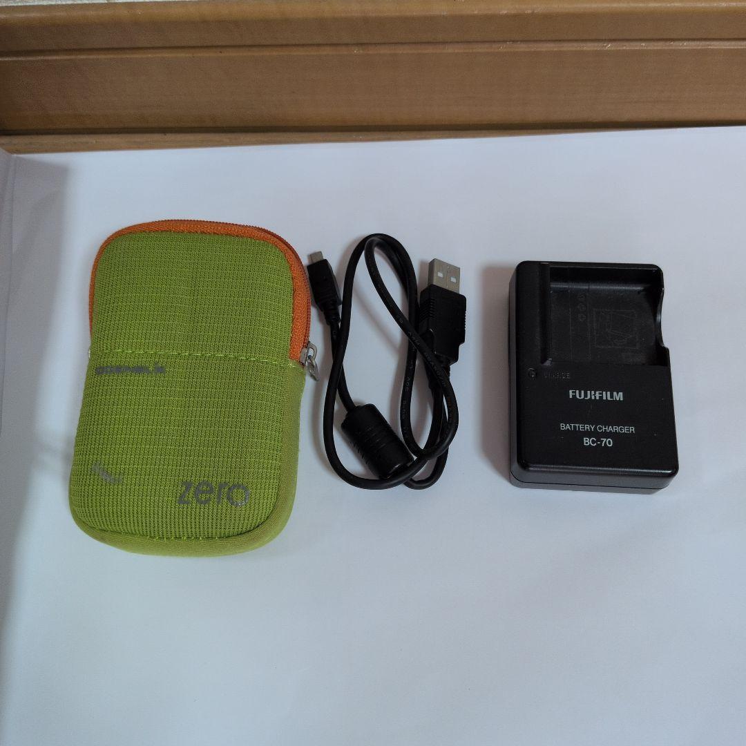 Fujifilm FinePix F40fd シルバー 8.3メガピクセル