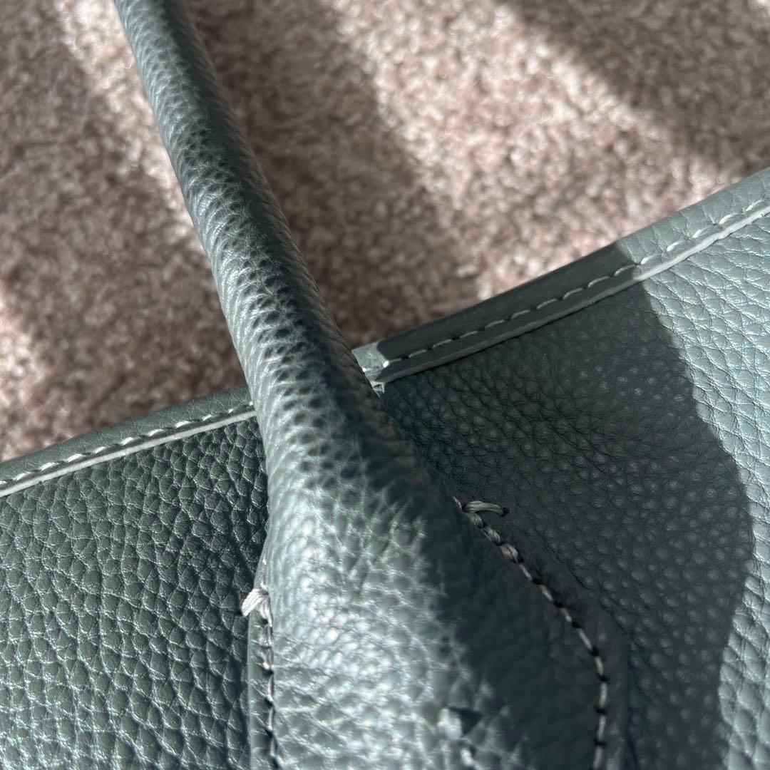 バーニーズニューヨーク　レザートートバッグ　グレー