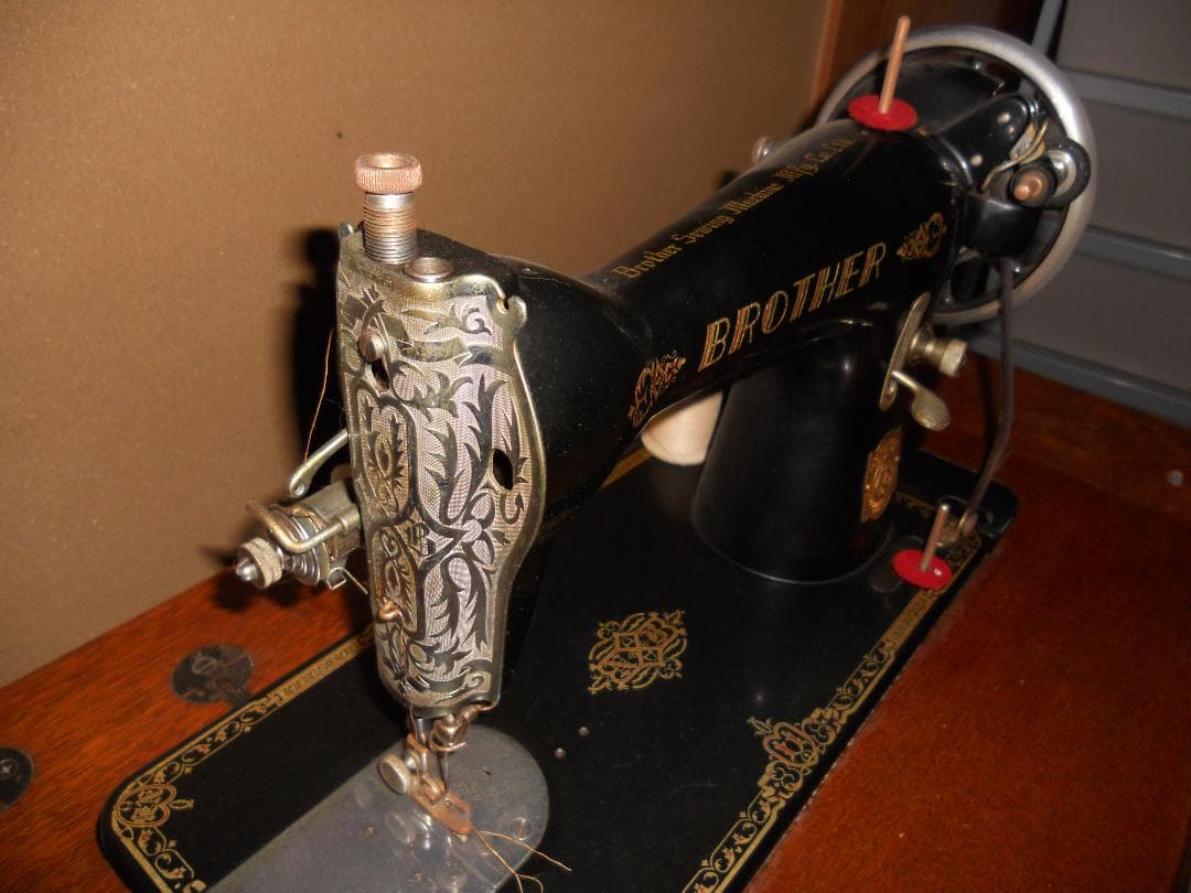 レトロ 足踏みミシン BROTHER ブラザー ミシン です。