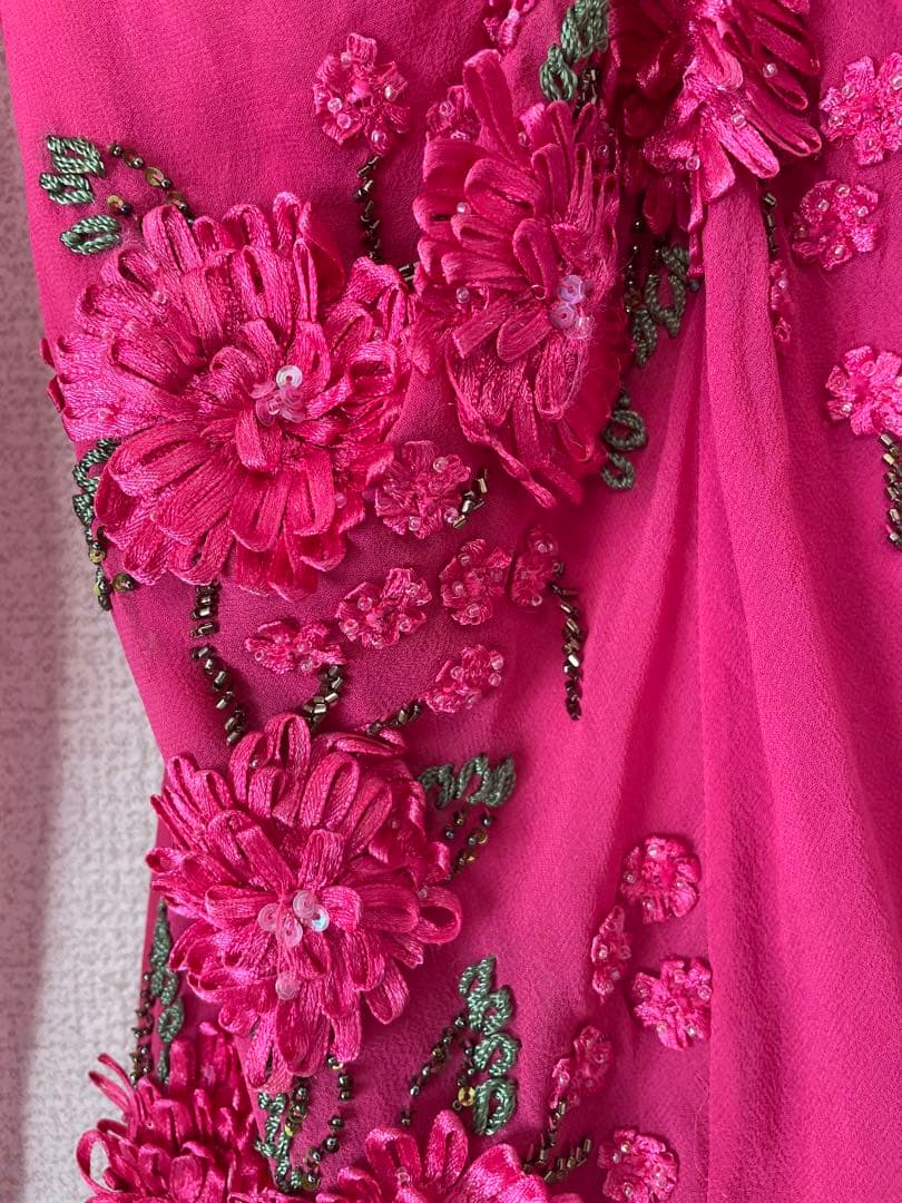 【美品】100%シルク ドレス 刺繍あり　パーティーやイベントでとても栄える！