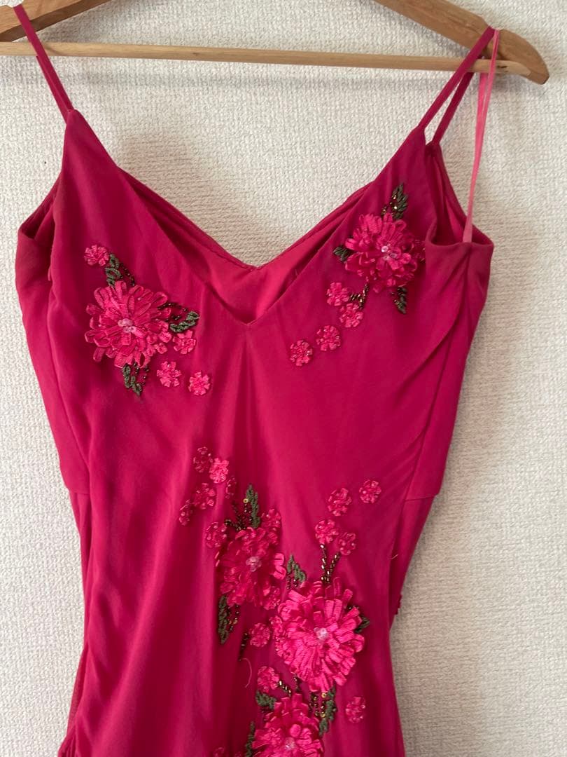 【美品】100%シルク ドレス 刺繍あり　パーティーやイベントでとても栄える！