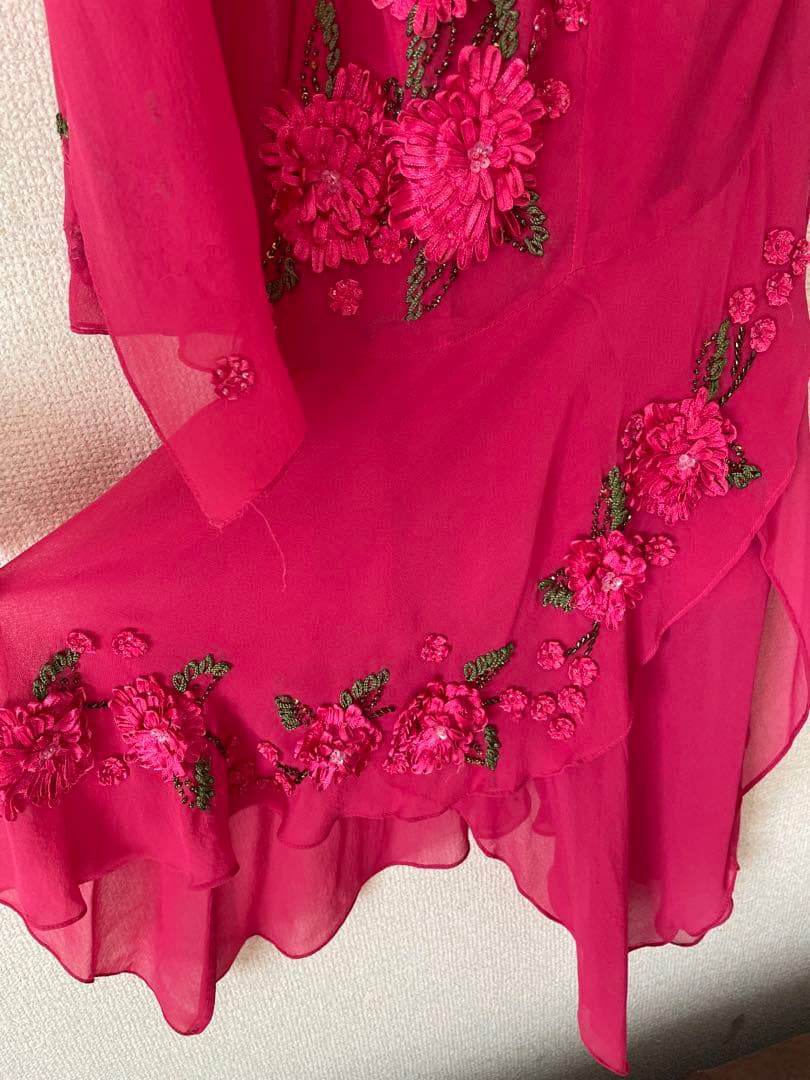 【美品】100%シルク ドレス 刺繍あり　パーティーやイベントでとても栄える！