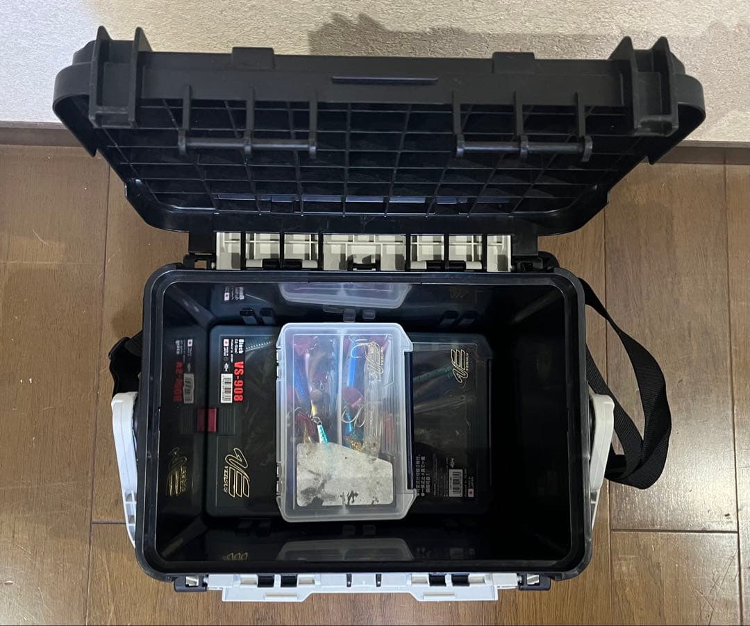 青物シーバス　ルアーまとめ売り　メイホウケース、ダイワバッグ付［中古］