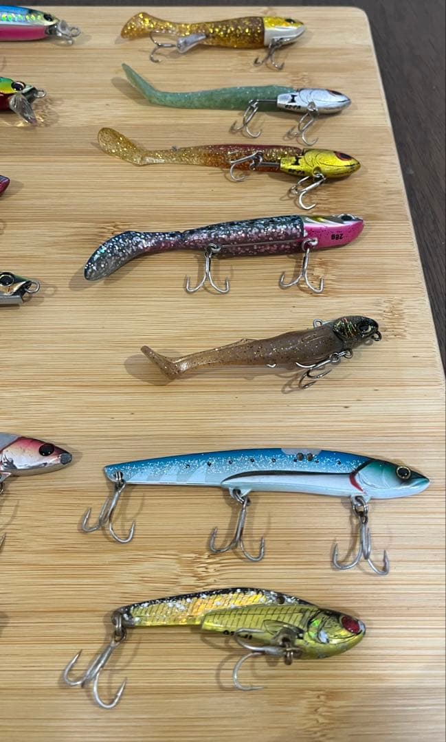 青物シーバス　ルアーまとめ売り　メイホウケース、ダイワバッグ付［中古］