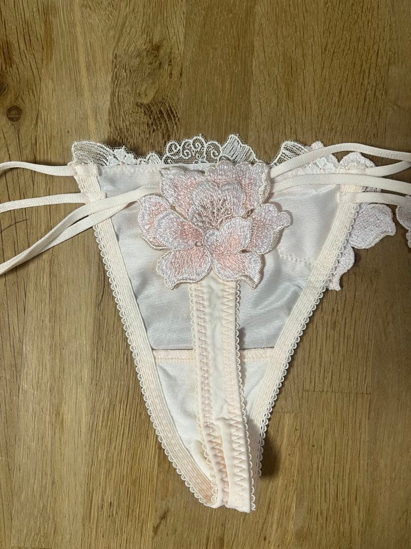 Salute86グループ　キャミソール、ブラショーツセット