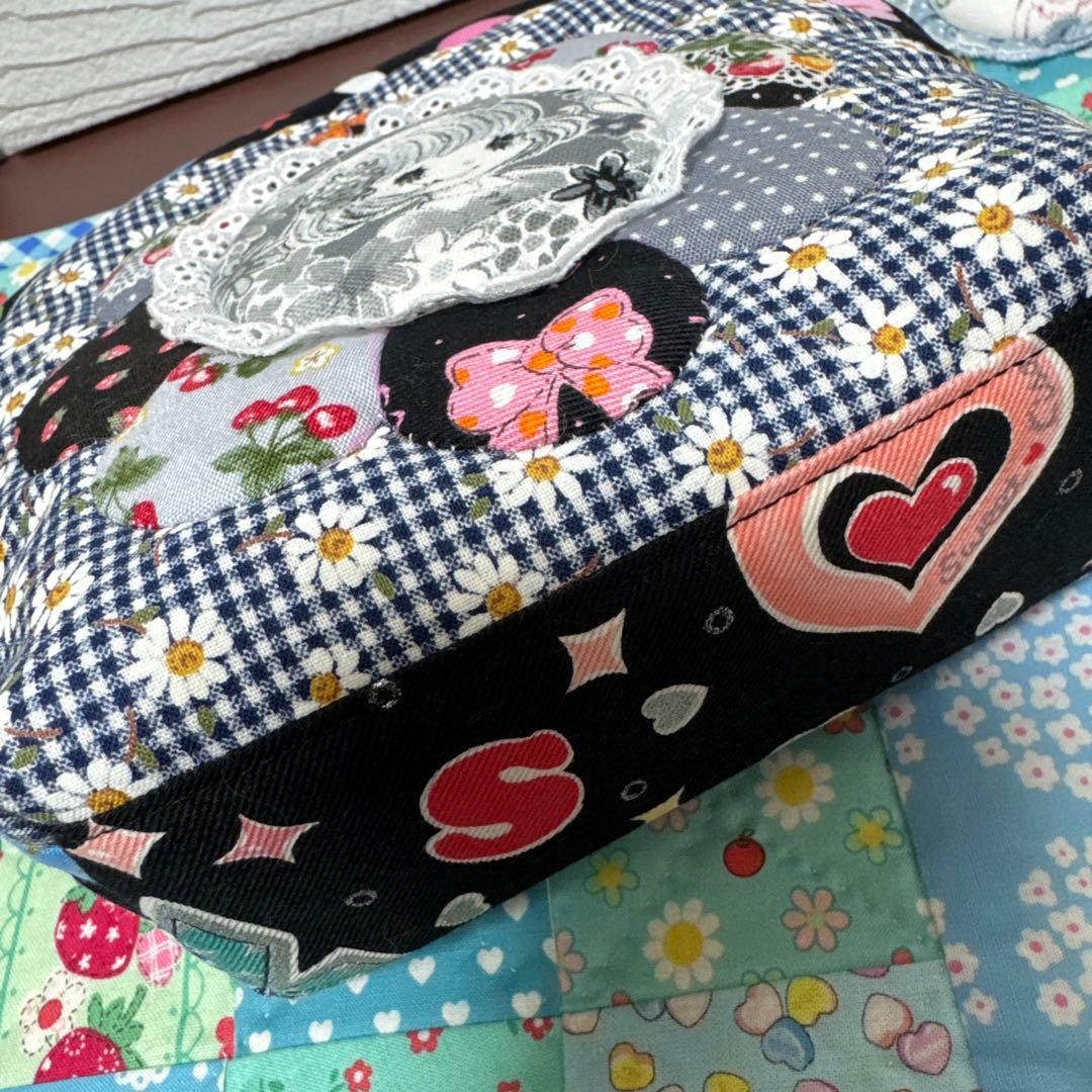 ウサギ様・ロマンズアイタペストリー1点・ポーチ1点