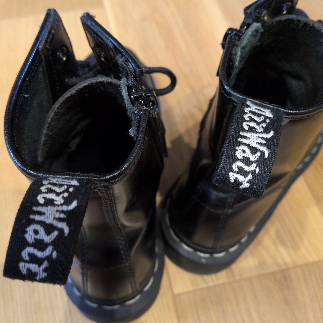 ドクターマーチン　ホワイトステッチ　24cm 8ホール　ファスナー付　お値下げ中