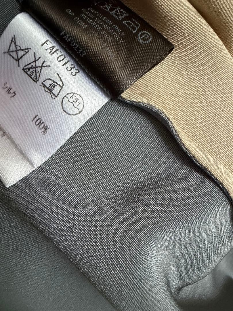 ロロピアーナ ベージュとグレーの長袖シャツ