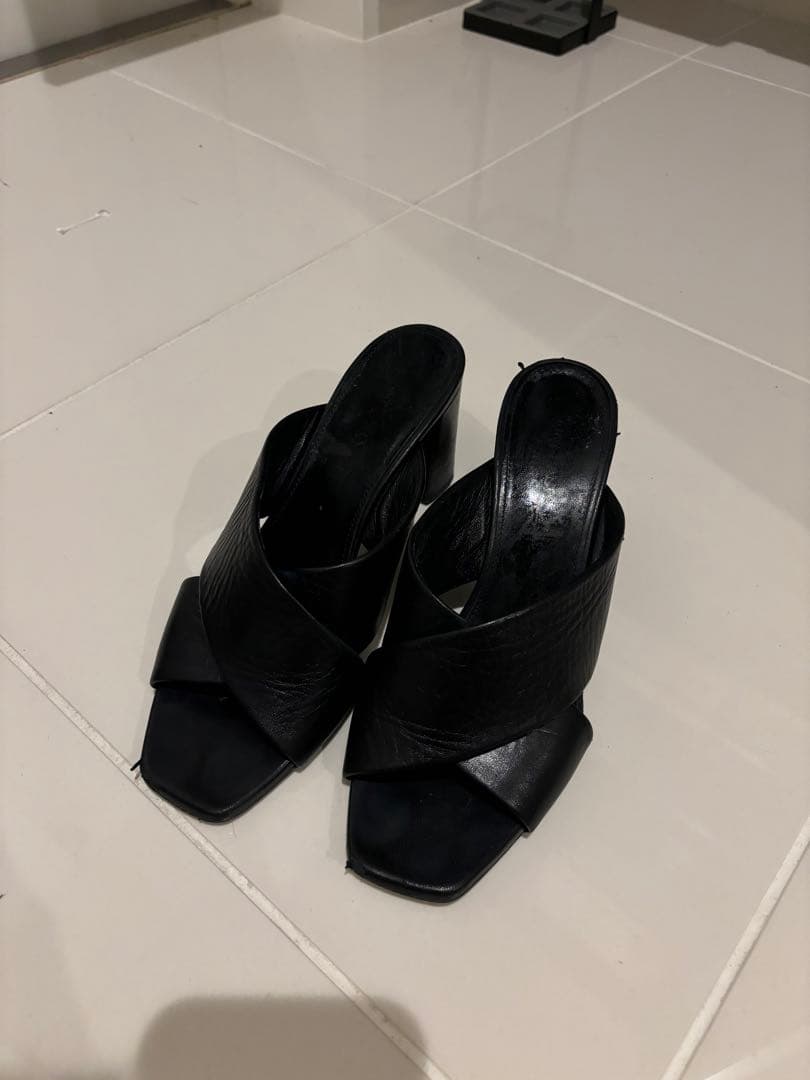 【YSL】イヴサンローラン　ブラック クロスストラップ ミュール