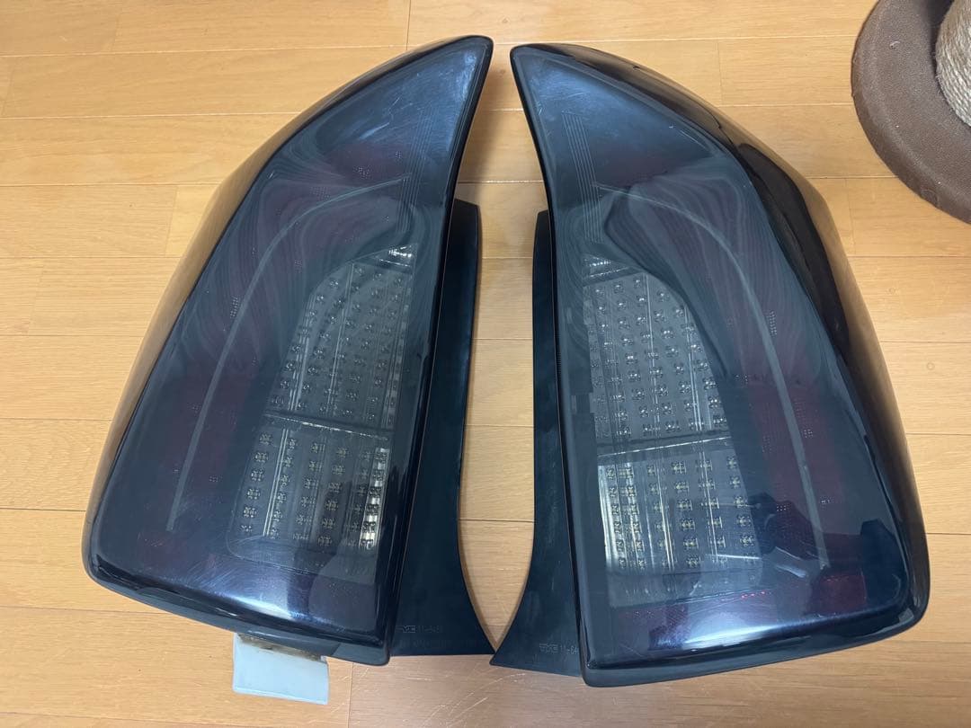 激安ヴァレンティ30プリウス後期スモークLEDテールランプ❗️ 割れ無し点灯OK❗️