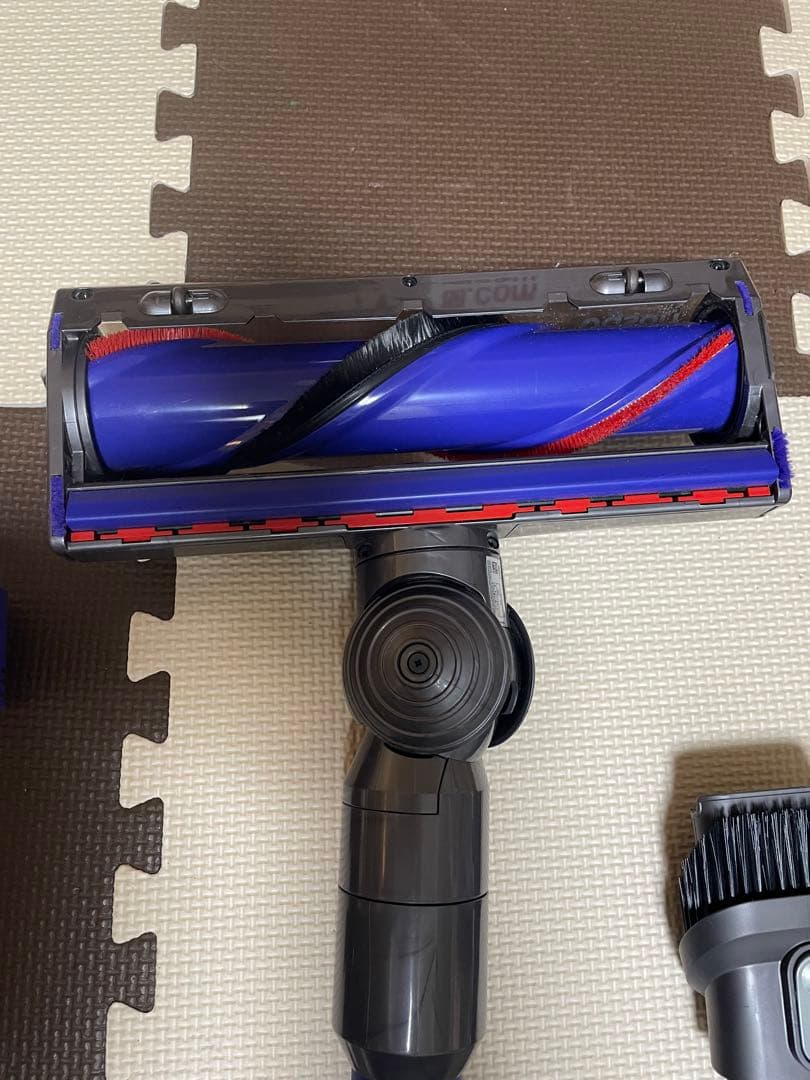 Dyson ダイソン コードレス掃除機 V8