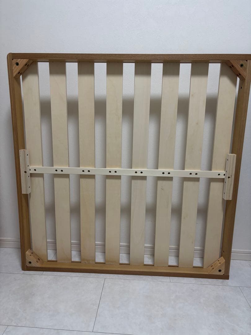 美品！15分で組み立てられるタモ材のコンセント付きすのこベッド　ベルメゾン