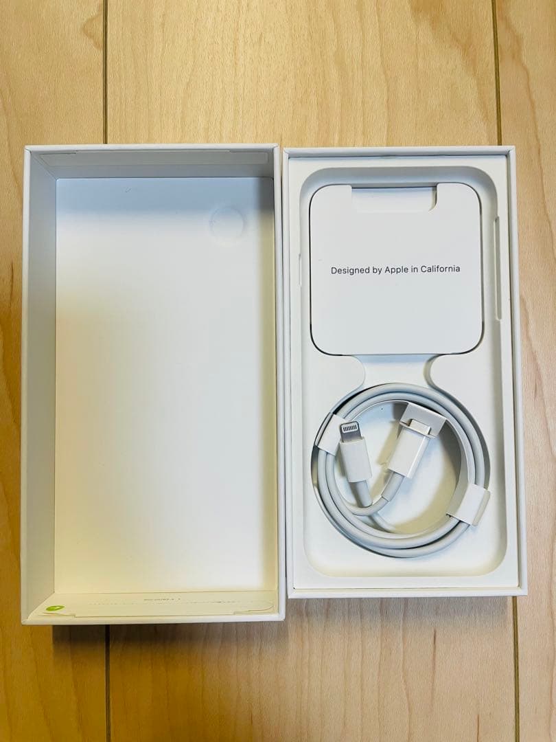 iPhone SE 第3世代 SE3 64GB スターライト初期フィルム付　本体