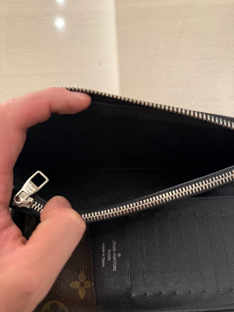 LOUIS VUITTON ヴェルティカル マカサー ジッピーウォレット　財布