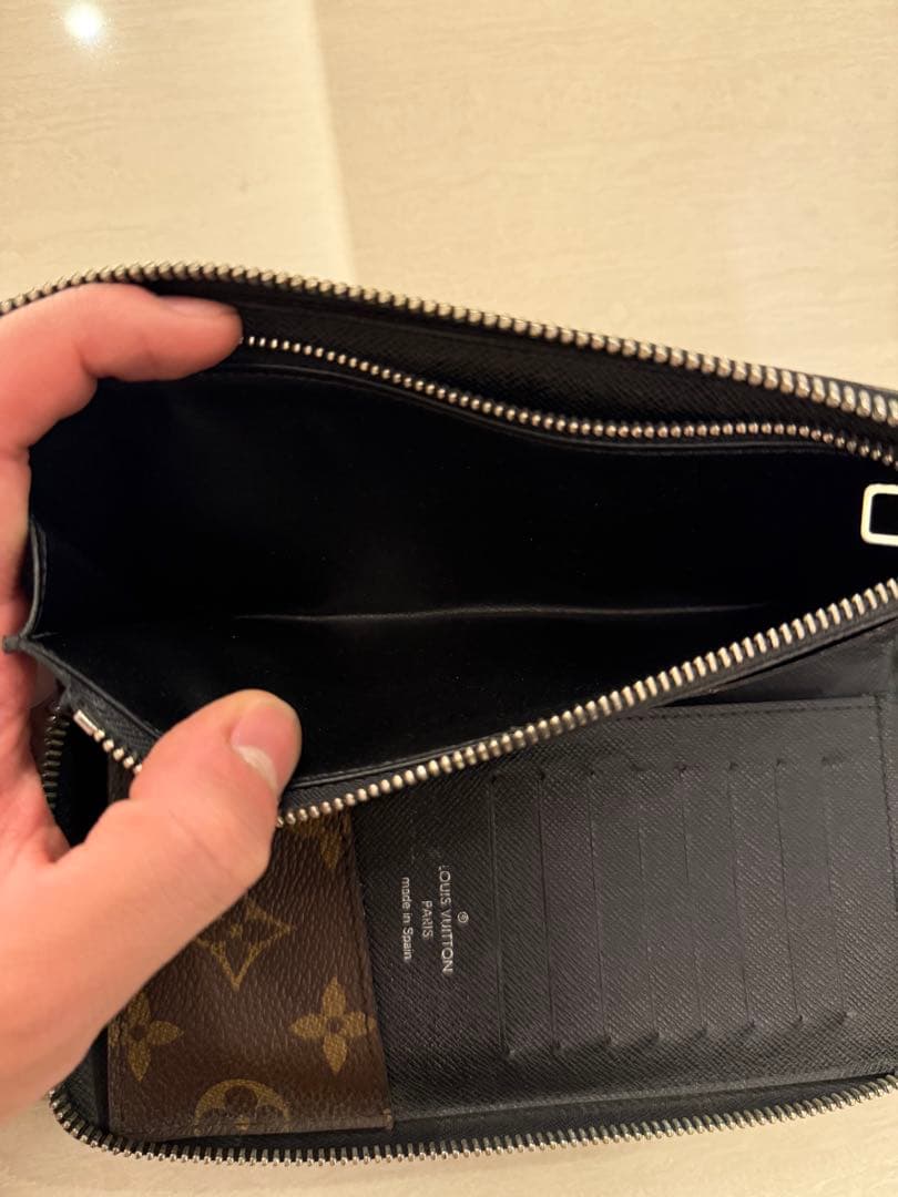 LOUIS VUITTON ヴェルティカル マカサー ジッピーウォレット　財布