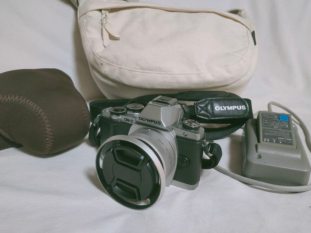 OLYMPUS OM-D E-M10【美品】一眼レフ カメラ
