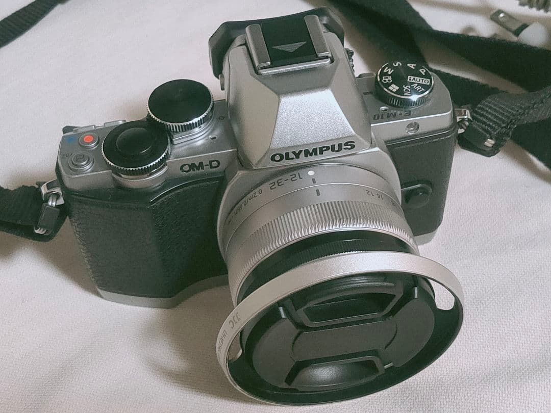 OLYMPUS OM-D E-M10【美品】一眼レフ カメラ