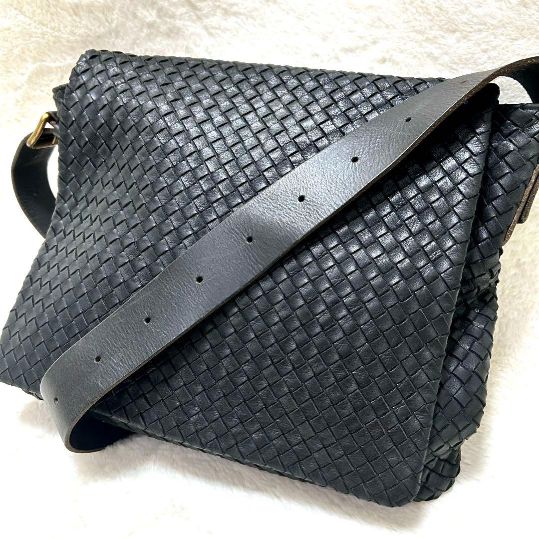 【美品】ボッテガヴェネタ イントレチャート メッセンジャーバッグ ブラック