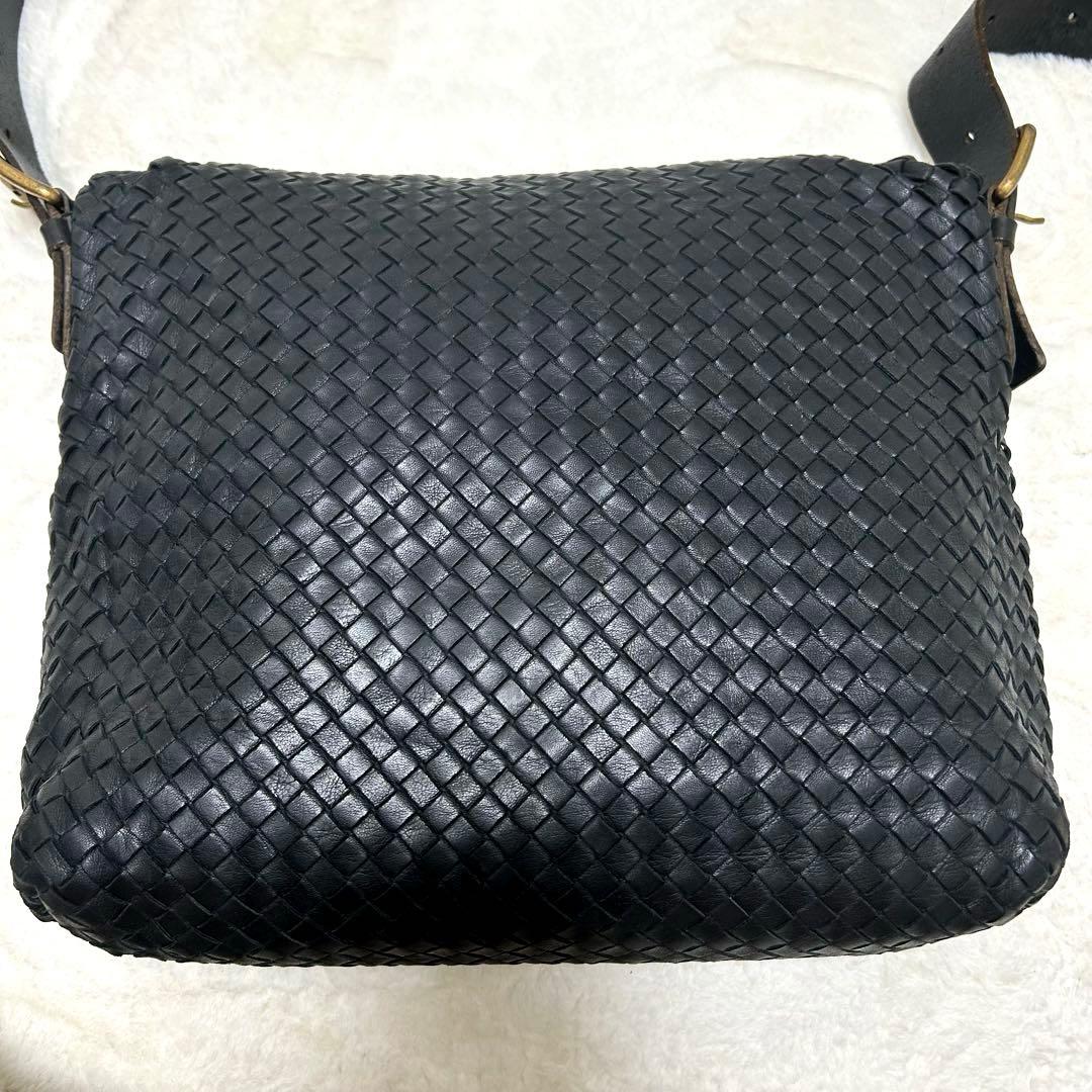 【美品】ボッテガヴェネタ イントレチャート メッセンジャーバッグ ブラック